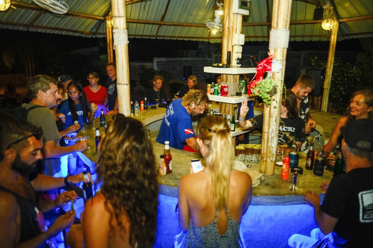 Escape Divers - Jungle Hostel And Dive Centre Tau-sziget Kültér fotó